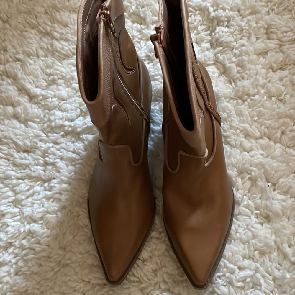 Universal Thread Boots Sz 10 - image 5